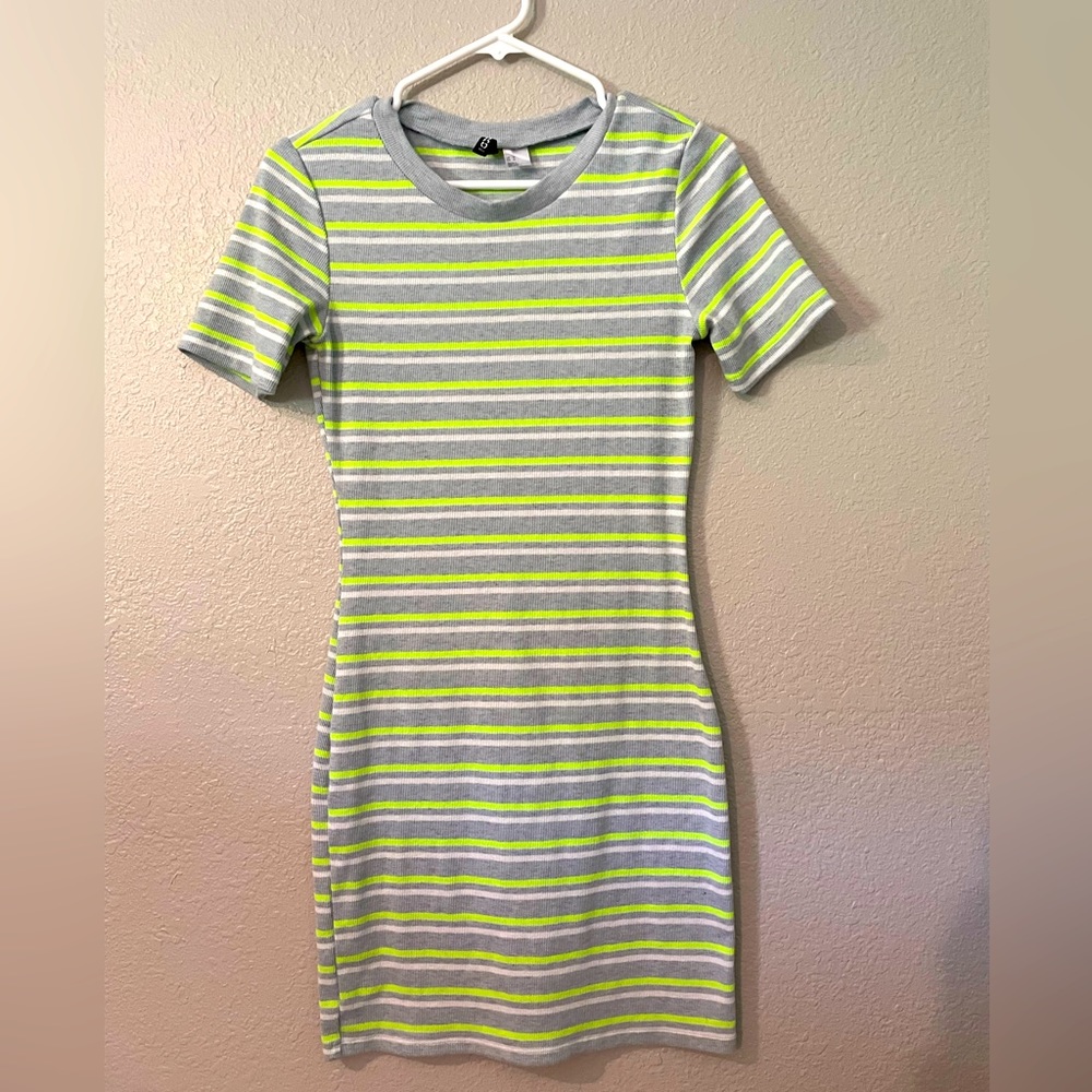 Knee length Body Con short sleeve dress